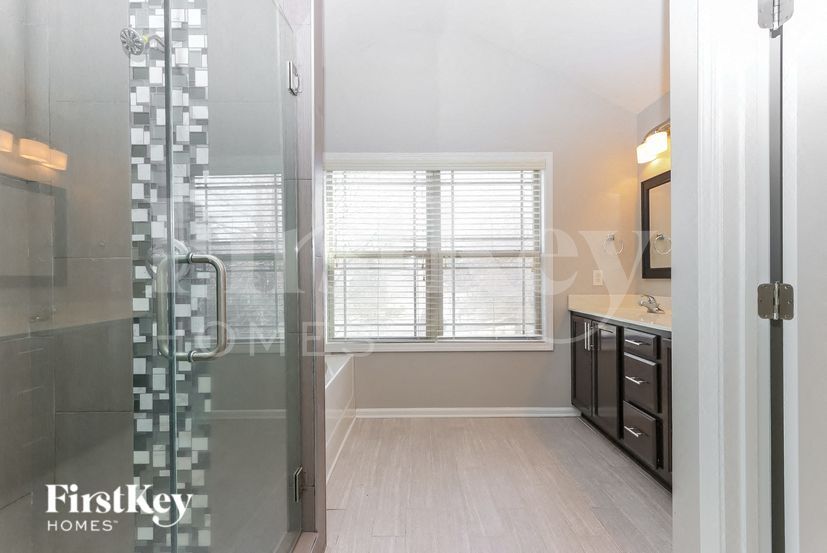 Building Photo - 115 Macalester Dr