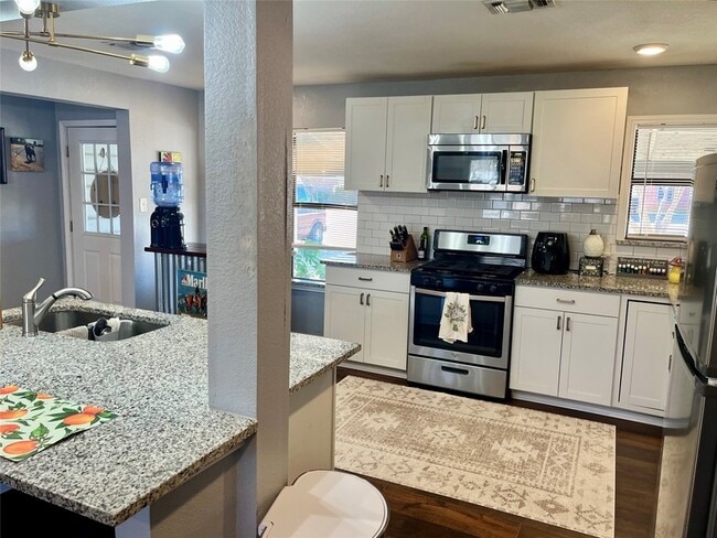 Building Photo - 715 North Ave