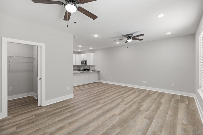 Building Photo - 305 Okaloosa Ave