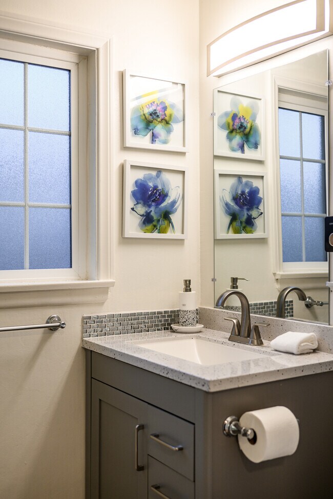 Building Photo - 1751 Belmont Ave