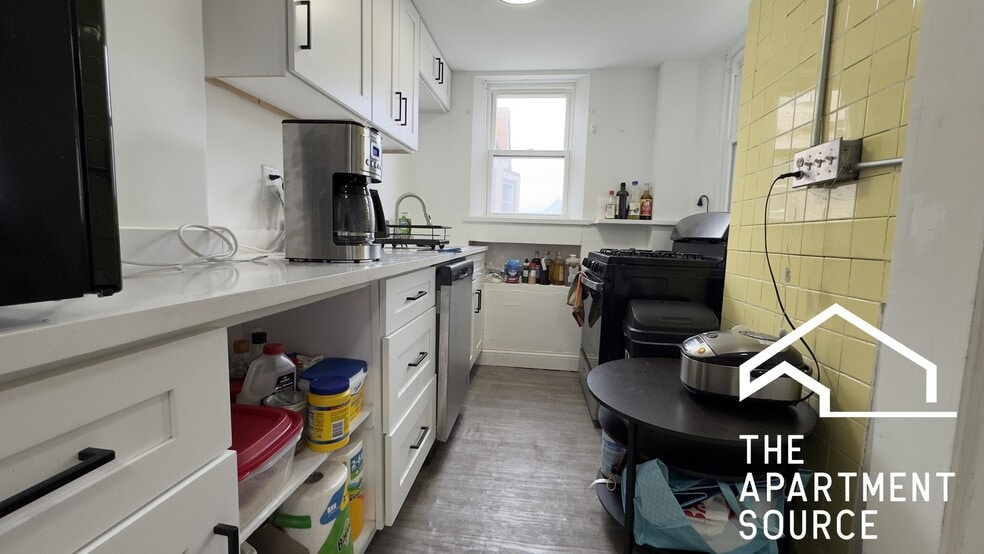 Building Photo - 1630 N Fairfield Ave