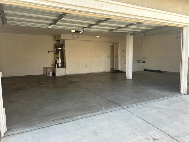 Building Photo - 14029 Iris Cove