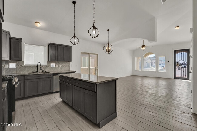 Building Photo - 2420 Tierra Delmonte Dr