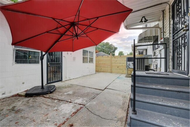 Building Photo - 5923 General Haig St