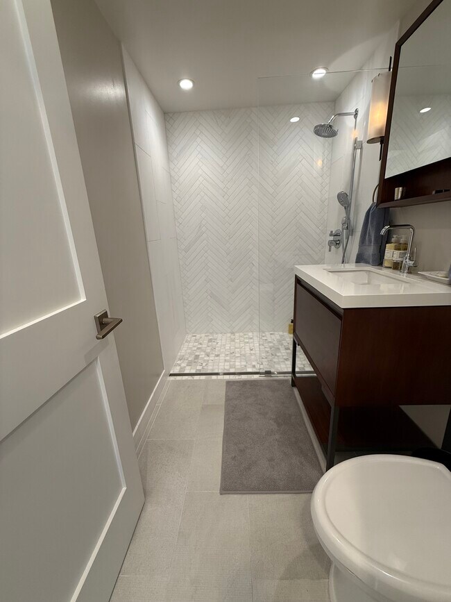 Building Photo - 6484 Heather St