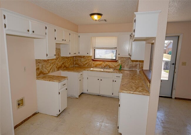 Building Photo - 931 SW 63rd St