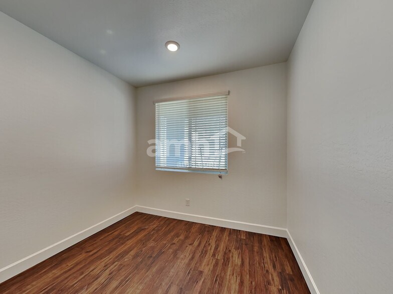 Building Photo - 17121 Puget Ave