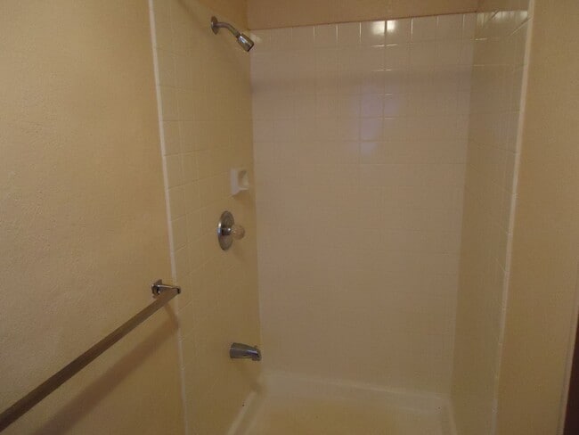 Building Photo - Clean 3 Bedroom, 2 Bath, 2 Car Garage Home in Village with views!!!