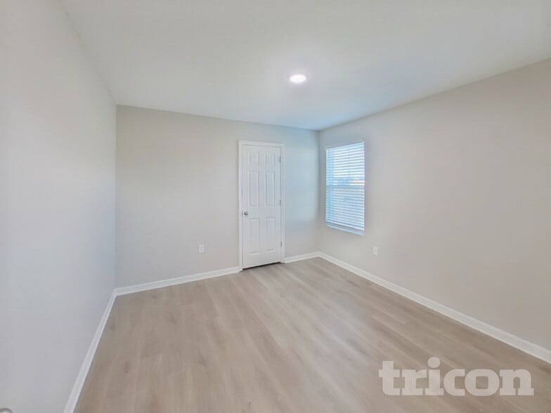 Building Photo - 5475 Summer Sunset Dr