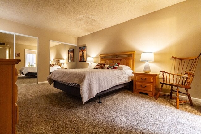 Building Photo - Charming Unfurnished 2-bedroom 2 bath home in Sun Lakes 55 + community!