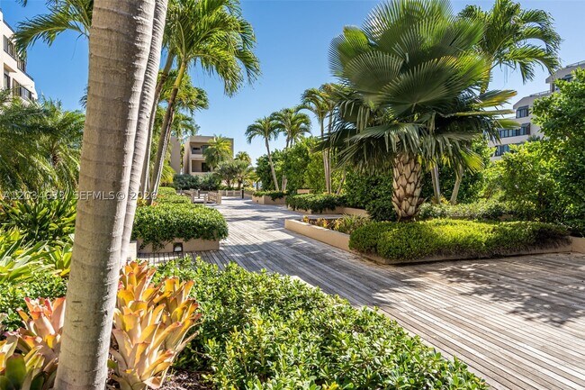 Building Photo - 151 Crandon Blvd