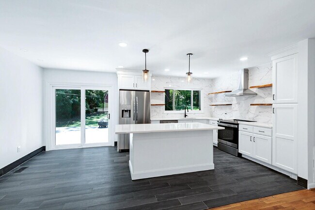 Building Photo - 1512 Beechwood Dr