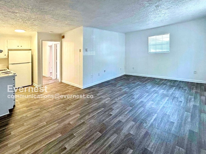 Building Photo - 5003 Alan Dr