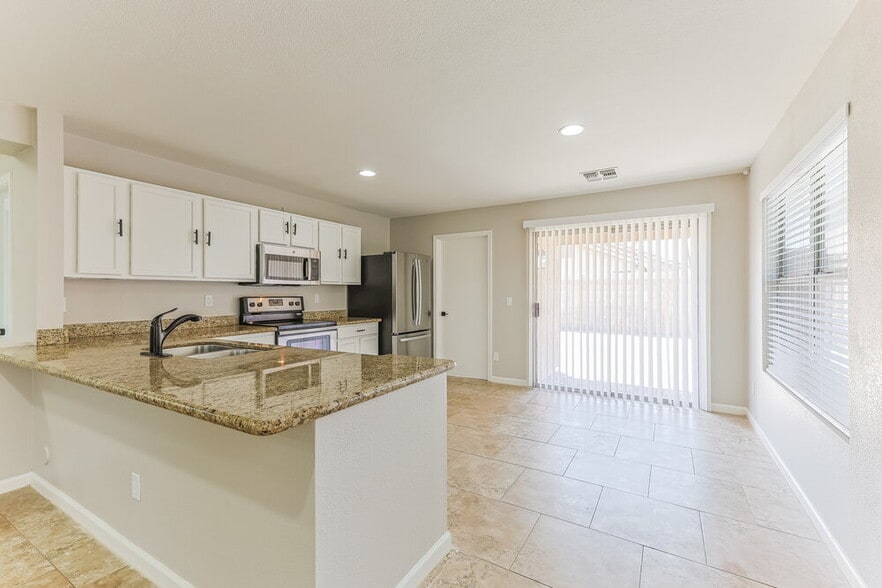 Building Photo - 2281 E Peach Tree Dr