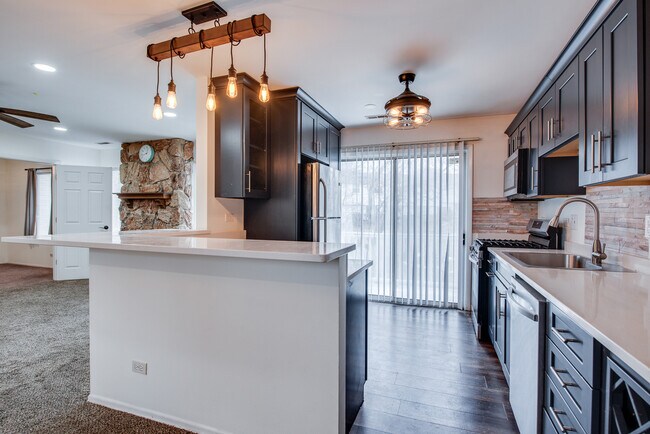 Building Photo - 340 Springlake Ln