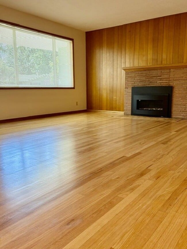 Building Photo - |NEW| ~ Charming Cedar Hills Ranch – Great Location! ~ Accepting Applications April 26 @ 5AM!