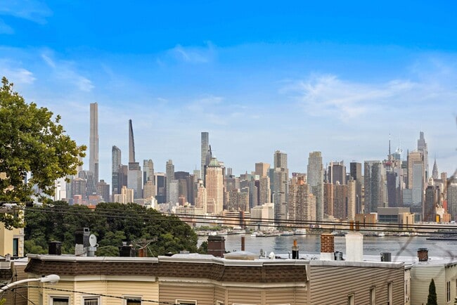 Building Photo - 104 OAK St