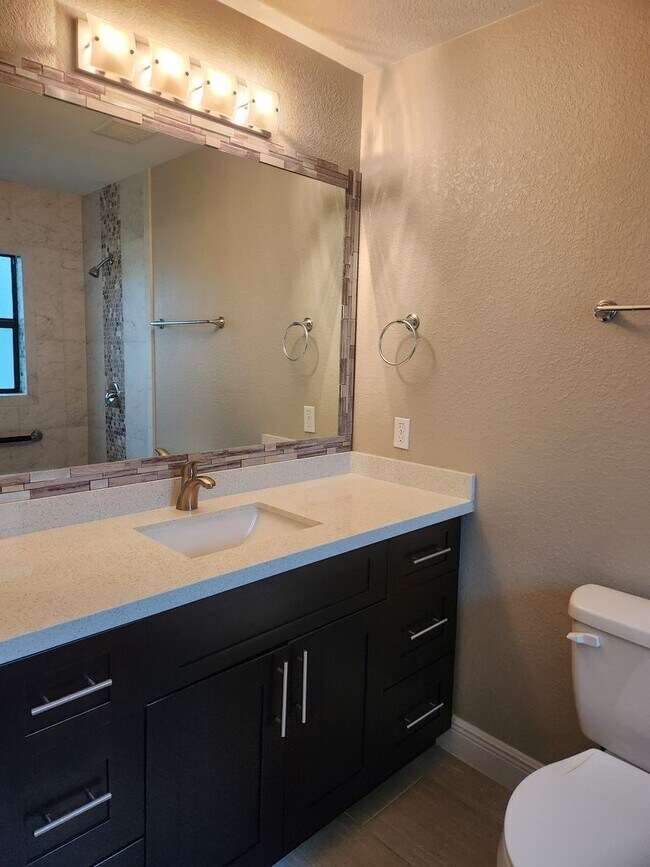 Building Photo - Duplex for rent