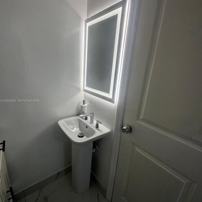 Building Photo - 15761 SW 42nd Terrace