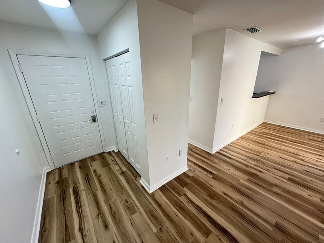 Building Photo - Cozy 2 Bedroom and 2 Bath Townhome in Kiss...