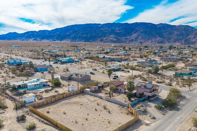 Building Photo - 7565 Sherman Hoyt Ave