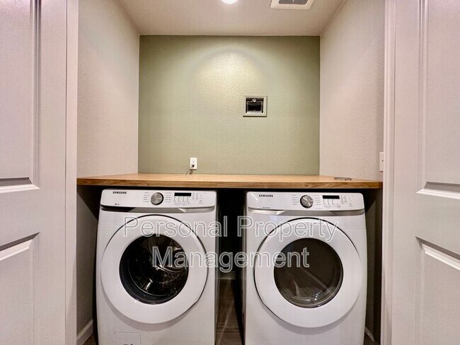 Building Photo - 11323 NE 25th St