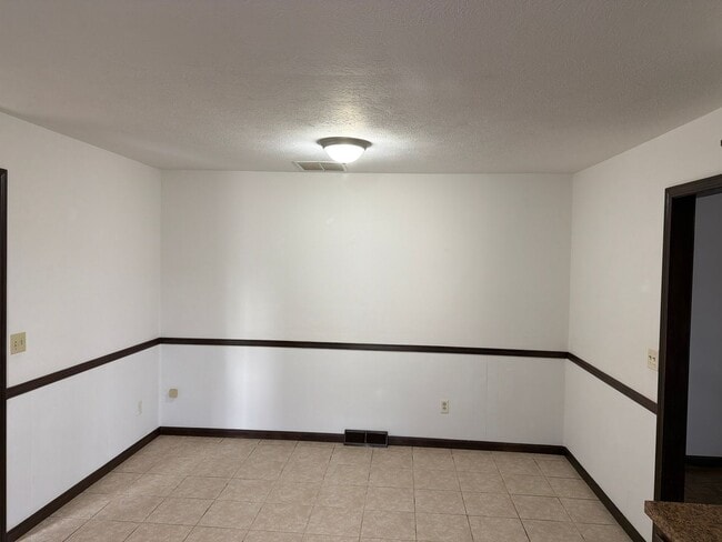 Building Photo - WOW! Look at this property ! You cant beat this price!