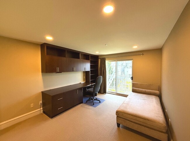 Building Photo - HUGE MODERN BRIGHT Potrero Hill Top Floor ...