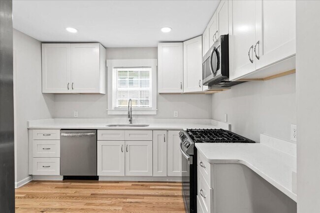 Building Photo - 112 McCary St