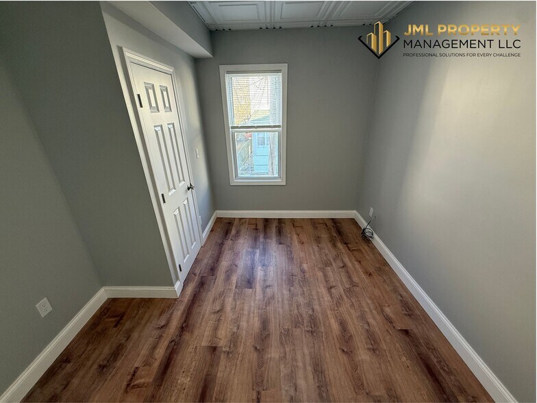 Building Photo - 47 Bogle St