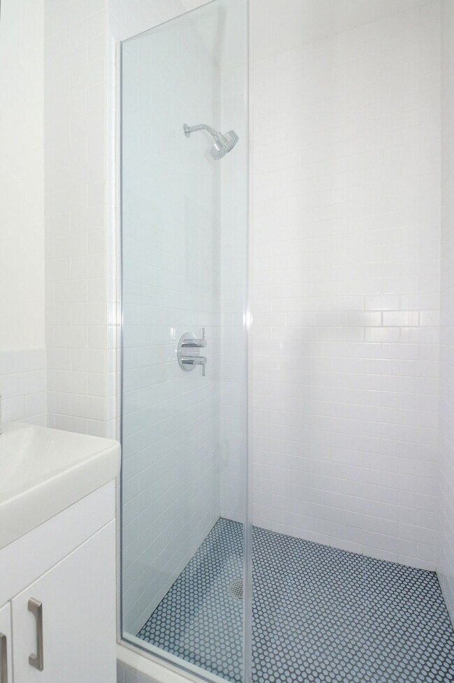 Building Photo - 353 W 46th St