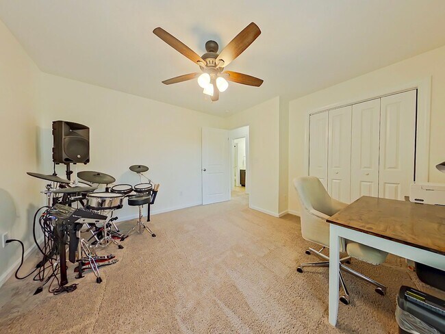 Building Photo - Beautiful 4 Bedroom home in Canterbury Farms!