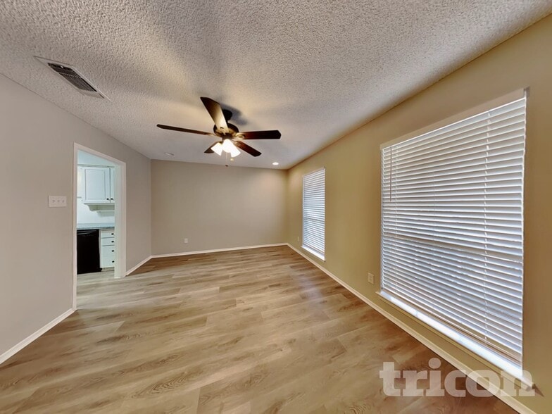 Building Photo - 2710 Jewell Dr