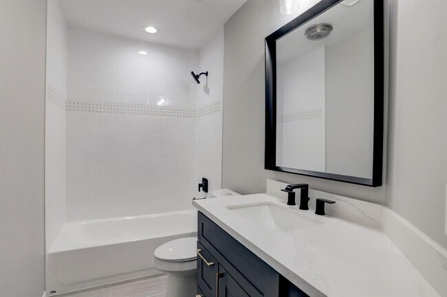 Building Photo - 7098 Shadow Lake Dr