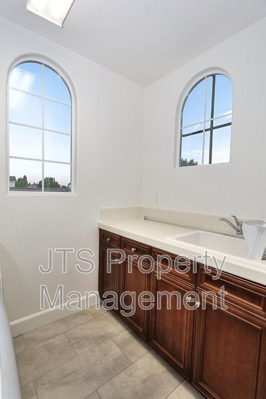 Building Photo - 5602 Jerry Litell Way