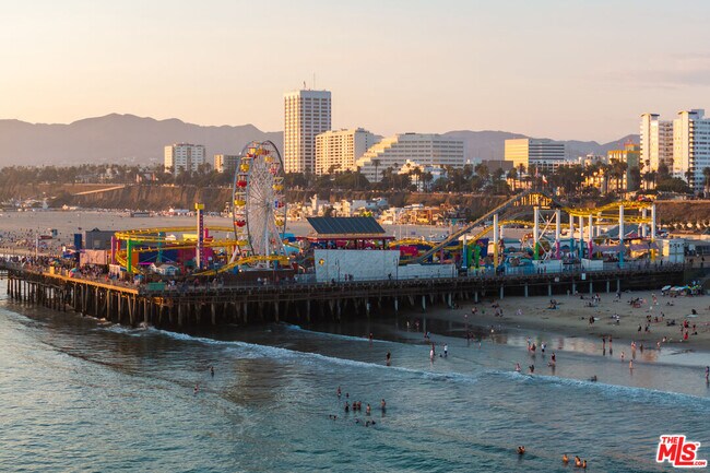 Building Photo - 1447 Stanford St