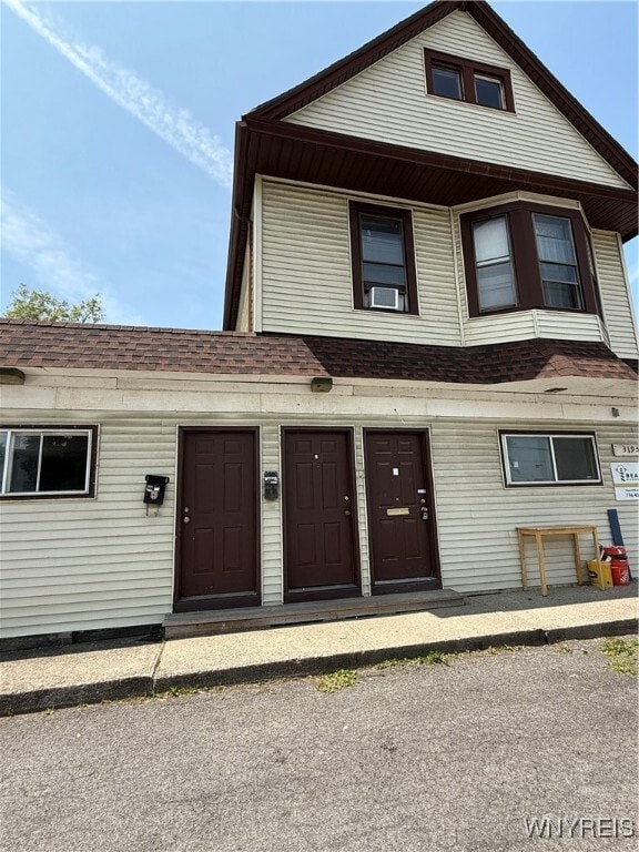 Primary Photo - 3195 South Park Ave