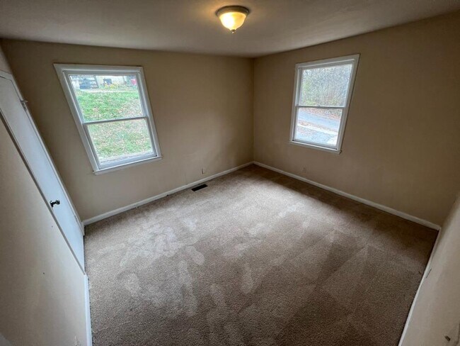 Building Photo - 146 Tusculum Rd