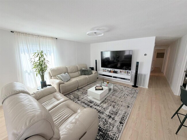 Building Photo - 5221 SW 25th Ave