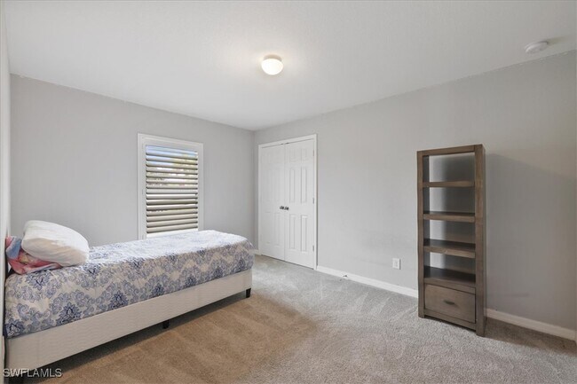 Building Photo - 315 SW 31st Pl