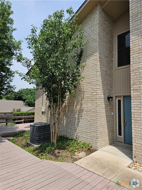 Building Photo - 3901 Chisholm Trail