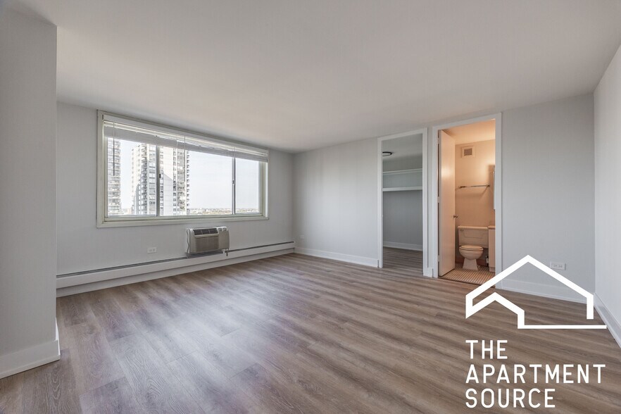 Building Photo - 1337 N Dearborn St