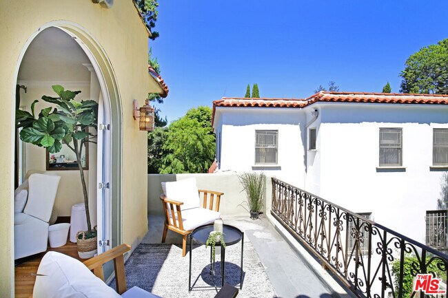 Building Photo - 6538 Cahuenga Terrace