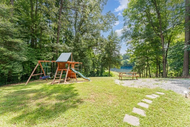 Building Photo - 306 Crosscut Dr