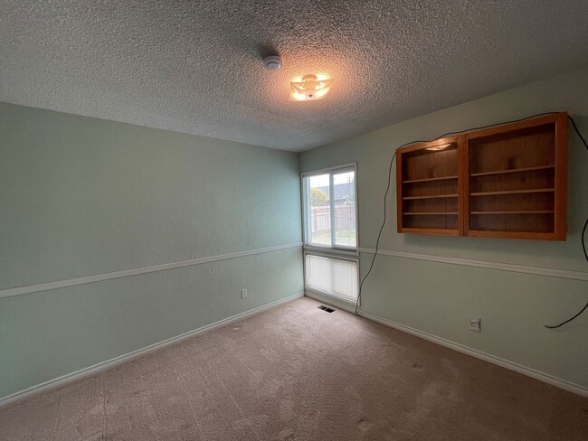Building Photo - Charming 3 Bedroom, 2 Bath Home with Attac...