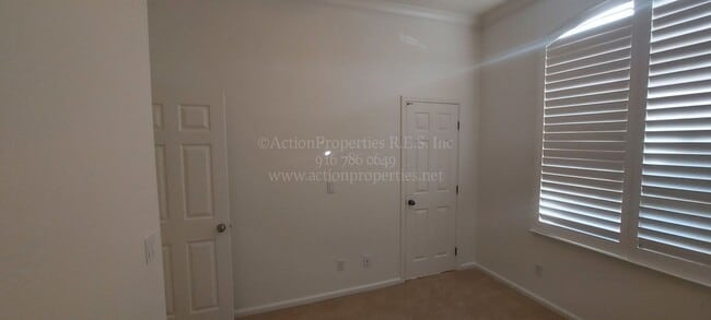 Building Photo - Rocklin  Highland Park  3 bedroom 2 bathroom, Great Room Floor Plan with Tile Flooring,  Fenced Yard