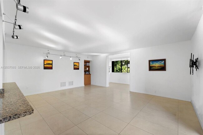 Building Photo - 181 Crandon Blvd