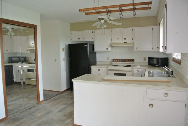 Building Photo - House- NW