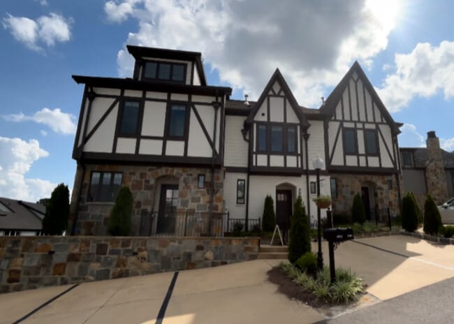 Building Photo - 999 Lennox Blvd