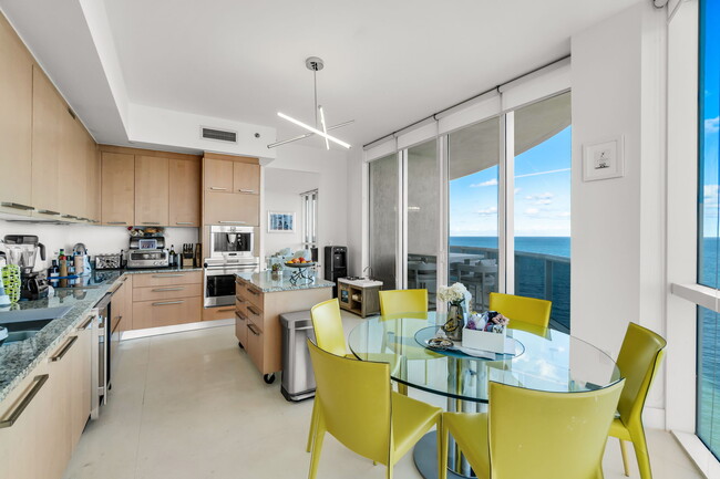Building Photo - 16001 Collins Ave